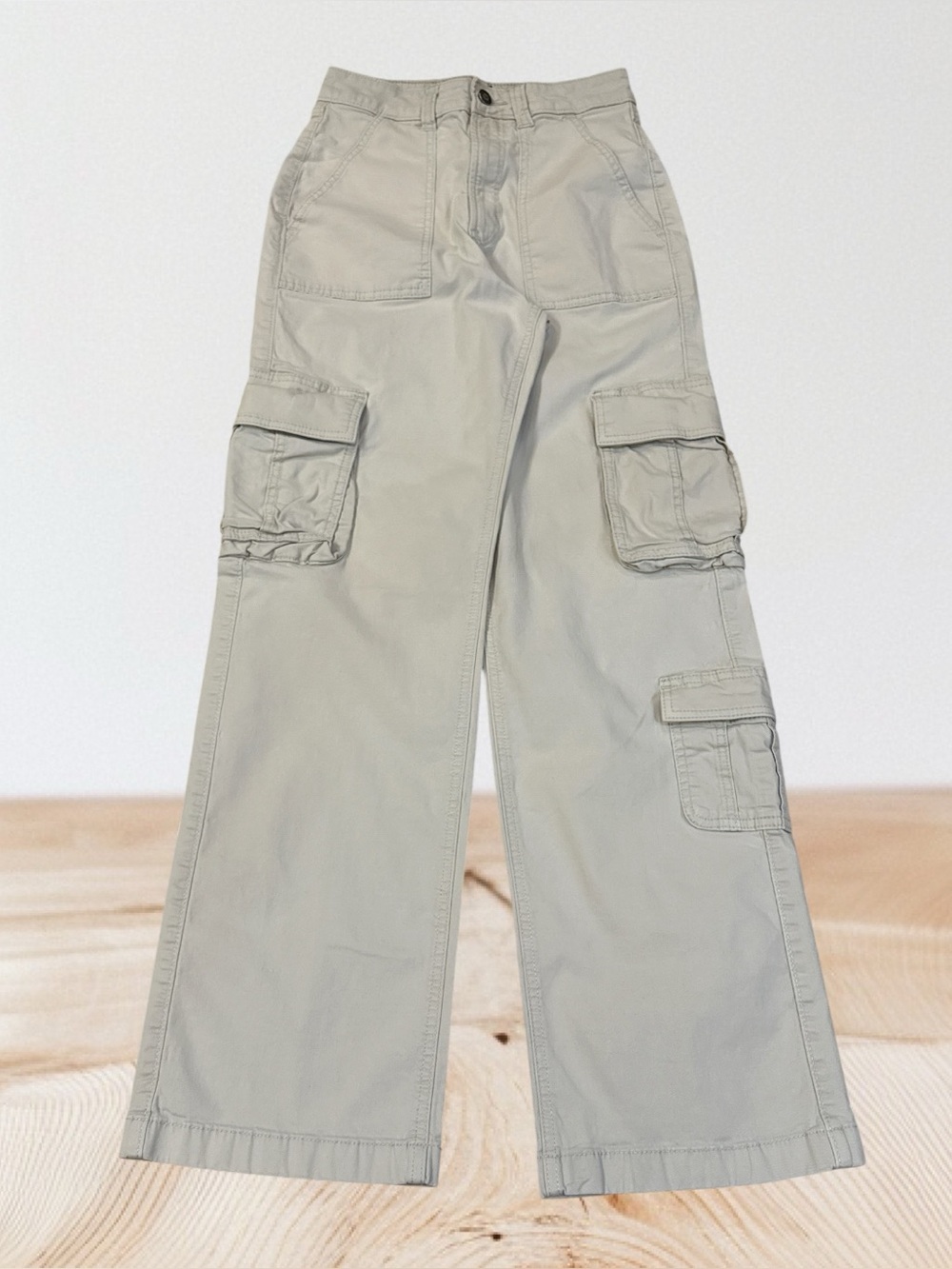 Hollister Women’s Ultra High Rise Baggy Light Beige Cargo Pants Size 24R